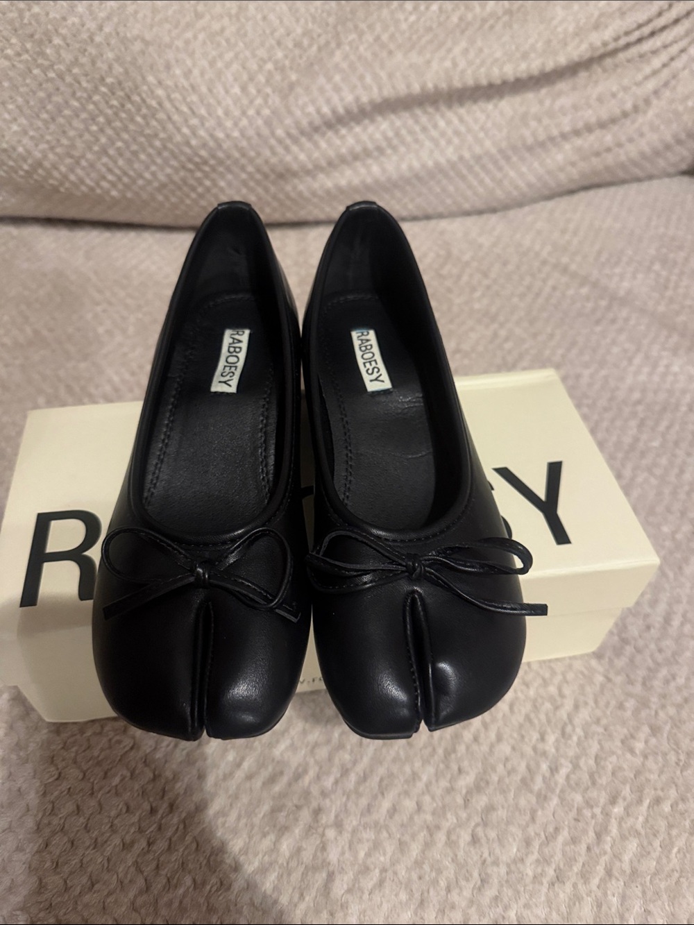 NEW Raboesy bow tie tabi pumps.